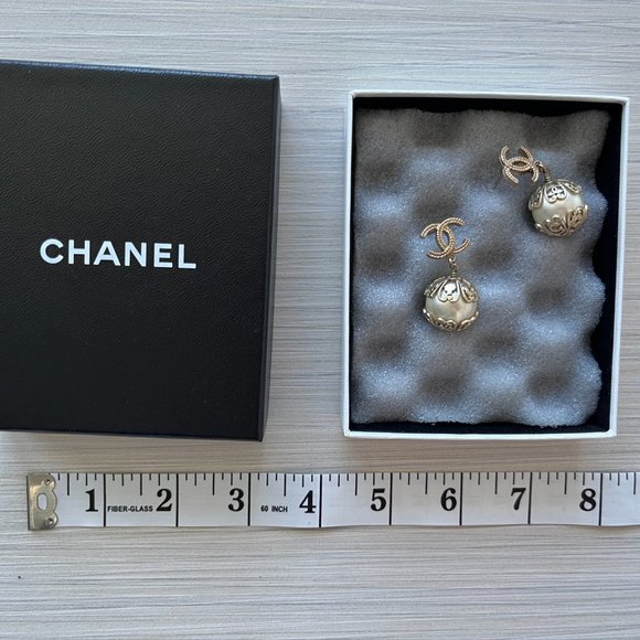 Vintage Logo earrings - Picture 4 of 16